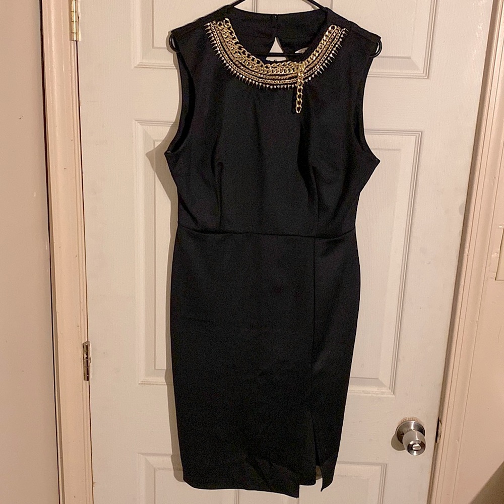 Fitted dress w/ front thigh split
